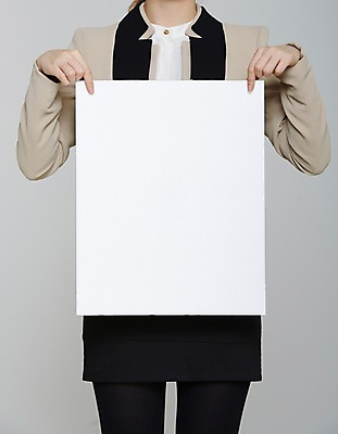 포토 JPG 스튜디오촬영 여자 포스터 종이 프레임 실내 한명 들기 사람 정장 상반신 성인 알림 국내포토 1 옷 모션 내부 파일형식