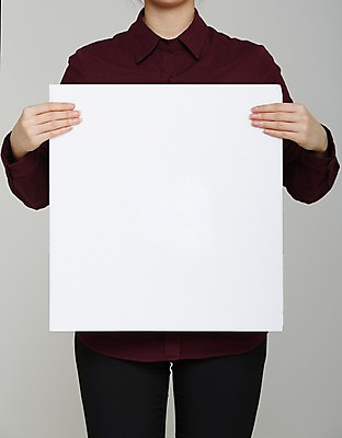 포토 JPG 스튜디오촬영 여자 포스터 종이 셔츠 프레임 실내 한명 들기 사람 상반신 성인 알림 국내포토 1 상의 모션 내부 파일형식