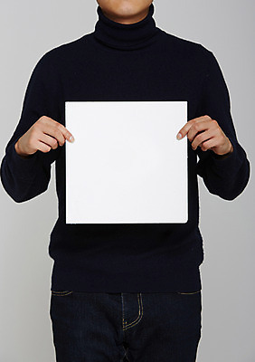 포토 JPG 스튜디오촬영 남자 포스터 종이 프레임 실내 한명 들기 사람 상반신 성인 터틀넥 알림 국내포토 1 모션 내부 스웨터 파일형식