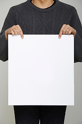 포토 JPG 스튜디오촬영 남자 포스터 종이 프레임 실내 한명 들기 사람 상반신 성인 스웨터 알림 국내포토 1 상의 모션 내부 파일형식