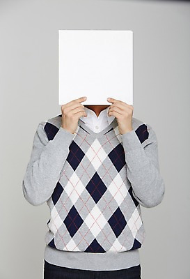 포토 JPG 스튜디오촬영 남자 포스터 종이 프레임 실내 한명 들기 사람 상반신 성인 스웨터 알림 국내포토 1 상의 모션 내부 파일형식