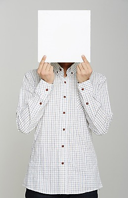 포토 JPG 스튜디오촬영 남자 포스터 종이 셔츠 프레임 실내 한명 들기 사람 상반신 성인 알림 국내포토 1 상의 모션 내부 파일형식