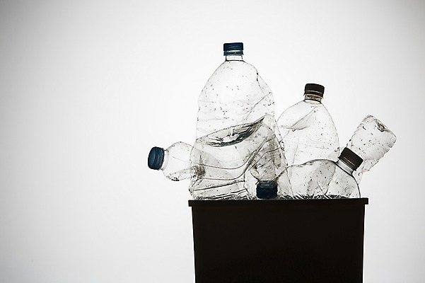 포토 JPG 스튜디오촬영 배경화면 백그라운드 실내 사람없음 자연보호 환경 재활용 쓰레기통 오브젝트 페트병 국내포토 자연 내부 보호 친환경 병_담는 파일형식