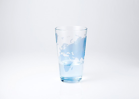 JPG 스튜디오촬영 편집 편집이미지 백그라운드 아프리카 잔 실내 사람없음 컵 3D 자연보호 환경 물컵 물부족 편집3D 식기 나라 자연 내부 보호 사회이슈 디지털합성 파일형식