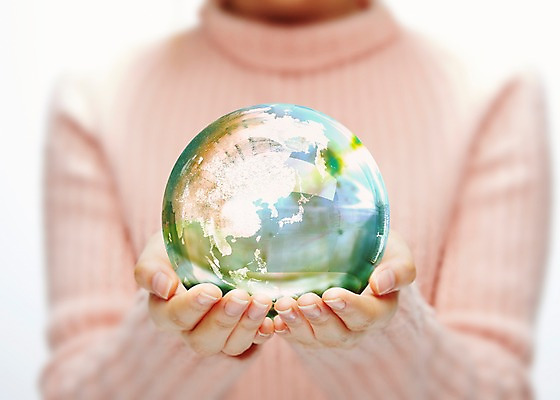 JPG 스튜디오촬영 편집 편집이미지 손 지구 배경화면 백그라운드 실내 들기 사람 신체부위 3D 자연보호 환경 보호 편집3D 컨셉 모션 자연 내부 디지털합성 파일형식