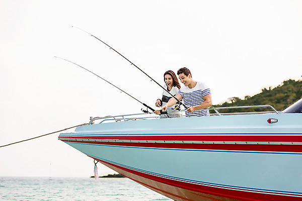 포토 JPG 주간 서양인 외국인 백인 해외기획촬영 라이프스타일 커플 여자 남자 바다 커플라이프 데이트 모션 낚시 2014년태국 서기 미소 들기 사람 상반신 20대 성인 야외 두명 앞모습 놀람 보트 낚싯대 바다낚시 청년만 성인만 국내포토 자연요소 감정 뷰포인트 배_교통 관계 레저 표정 인종 청년 생활 낚시용품 파일형식