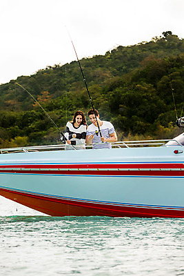 포토 JPG 주간 서양인 외국인 백인 해외기획촬영 라이프스타일 커플 응시 여자 남자 바다 커플라이프 데이트 모션 낚시 2014년태국 서기 들기 사람 상반신 20대 성인 야외 두명 앞모습 놀람 보트 낚싯대 바다낚시 청년만 성인만 국내포토 자연요소 시선 감정 뷰포인트 배_교통 관계 레저 표정 인종 청년 생활 낚시용품 파일형식