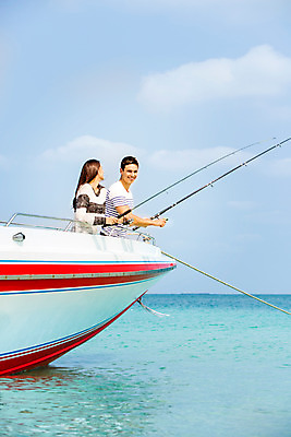 포토 JPG 주간 서양인 외국인 백인 구름 해외기획촬영 라이프스타일 커플 여자 남자 바다 커플라이프 데이트 모션 하늘 낚시 2014년태국 서기 미소 들기 사람 상반신 20대 성인 야외 두명 옆모습 보트 낚싯대 바다낚시 청년만 성인만 국내포토 자연요소 뷰포인트 배_교통 관계 레저 표정 인종 청년 생활 낚시용품 파일형식