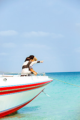 포토 JPG 주간 서양인 외국인 백인 구름 해외기획촬영 라이프스타일 커플 응시 여자 남자 바다 커플라이프 데이트 모션 하늘 2014년태국 서기 사람 손짓 상반신 20대 성인 야외 두명 옆모습 가리킴 보트 청년만 성인만 국내포토 자연요소 시선 뷰포인트 배_교통 관계 인종 청년 생활 파일형식