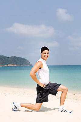 포토 JPG 주간 전신 서양인 외국인 구름 해외기획촬영 라이프스타일 남자 바다 맨라이프 허리손 모션 하늘 2014년태국 한명 미소 사람 앉기 손짓 20대 성인 해변 야외 옆모습 운동복 모래사장 운동 스트레칭 구부린 청년만 청년남자만 청년남자한명만 성인남자한명만 국내포토 자연요소 1 옷 뷰포인트 포즈 표정 건강 인종 청년 생활 남자만 남자한명만 성인남자만 성인만 파일형식