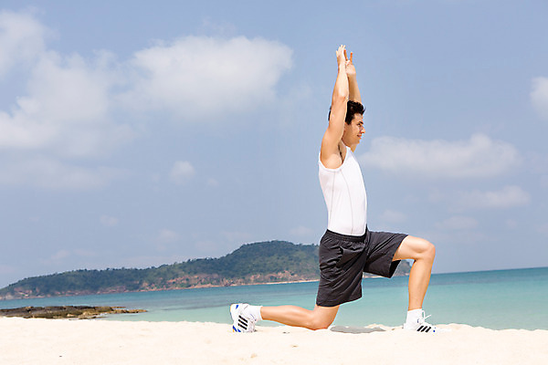 포토 JPG 주간 전신 서양인 외국인 구름 해외기획촬영 라이프스타일 남자 바다 맨라이프 모션 하늘 2014년태국 한명 사람 앉기 손짓 20대 성인 해변 야외 옆모습 운동복 모래사장 운동 손들기 스트레칭 구부린 청년만 청년남자만 청년남자한명만 성인남자한명만 국내포토 자연요소 1 옷 뷰포인트 건강 인종 청년 생활 남자만 남자한명만 성인남자만 성인만 파일형식