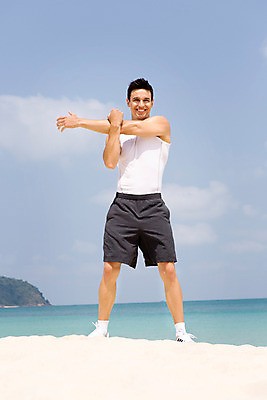 포토 JPG 주간 전신 서양인 외국인 구름 해외기획촬영 라이프스타일 남자 바다 맨라이프 모션 하늘 2014년태국 한명 서기 미소 사람 손짓 20대 성인 해변 야외 앞모습 운동복 모래사장 운동 스트레칭 청년만 청년남자만 청년남자한명만 성인남자한명만 국내포토 자연요소 1 옷 뷰포인트 표정 건강 인종 청년 생활 남자만 남자한명만 성인남자만 성인만 파일형식