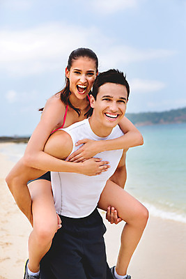 포토 JPG 주간 서양인 외국인 백인 구름 해외기획촬영 라이프스타일 커플 여자 남자 바다 커플라이프 모션 하늘 2014년태국 서기 미소 사람 상반신 20대 성인 해변 야외 두명 앞모습 운동복 모래사장 운동 활발 열정 업기 의료성형뷰티 청년만 성인만 국내포토 자연요소 옷 감정 뷰포인트 컨셉 관계 표정 건강 인종 청년 생활 파일형식