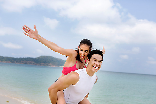 포토 JPG 주간 서양인 외국인 백인 구름 해외기획촬영 라이프스타일 커플 여자 남자 바다 커플라이프 모션 하늘 2014년태국 서기 미소 사람 상반신 20대 성인 해변 야외 두명 앞모습 운동복 모래사장 운동 활발 열정 업기 손뻗기 의료성형뷰티 청년만 성인만 국내포토 자연요소 옷 감정 뷰포인트 컨셉 관계 표정 건강 인종 청년 생활 파일형식