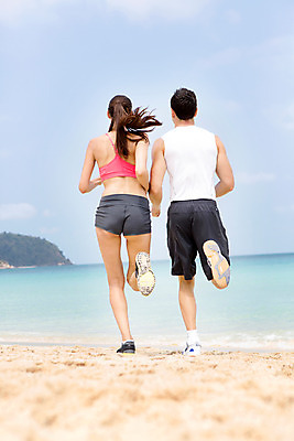 포토 JPG 주간 전신 서양인 외국인 백인 해외기획촬영 라이프스타일 커플 여자 남자 바다 커플라이프 모션 하늘 2014년태국 사람 20대 성인 해변 야외 두명 뒷모습 운동복 모래사장 달리기 운동 활발 열정 의료성형뷰티 청년만 성인만 국내포토 자연요소 옷 감정 뷰포인트 컨셉 관계 건강 인종 청년 생활 파일형식