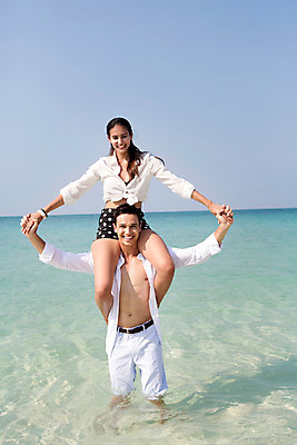 포토 JPG 주간 서양인 외국인 백인 해외기획촬영 라이프스타일 커플 여자 남자 바다 커플라이프 데이트 모션 하늘 2014년태국 서기 미소 사람 앉기 상반신 20대 성인 해변 야외 두명 앞모습 손잡기 목말 청년만 성인만 국내포토 자연요소 뷰포인트 관계 표정 인종 청년 생활 파일형식