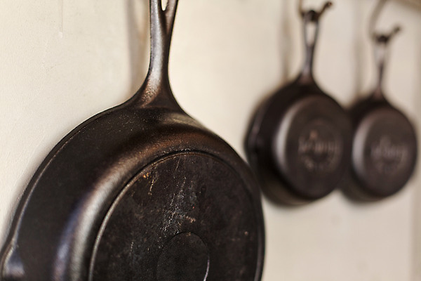 포토 JPG 백그라운드 주방용품 실내 사람없음 아웃포커스 주방 식당 프라이팬 오브젝트 국내포토 생활용품 촬영기법 내부 상점 파일형식