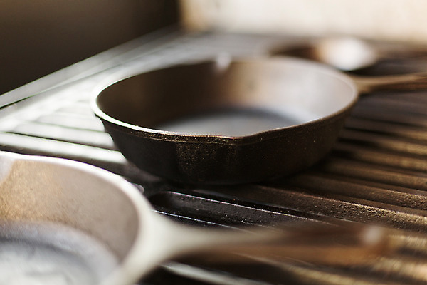 포토 JPG 백그라운드 주방용품 실내 사람없음 아웃포커스 주방 식당 프라이팬 그릴 오브젝트 국내포토 생활용품 촬영기법 내부 상점 파일형식