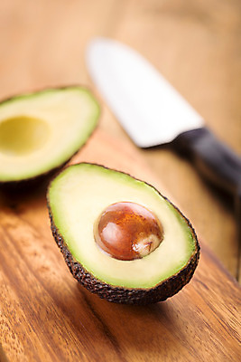 포토 JPG 스튜디오촬영 백그라운드 주방용품 도마 실내 사람없음 아웃포커스 칼 오브젝트 아보카도 식자재 국내포토 생활용품 과일 촬영기법 내부 파일형식