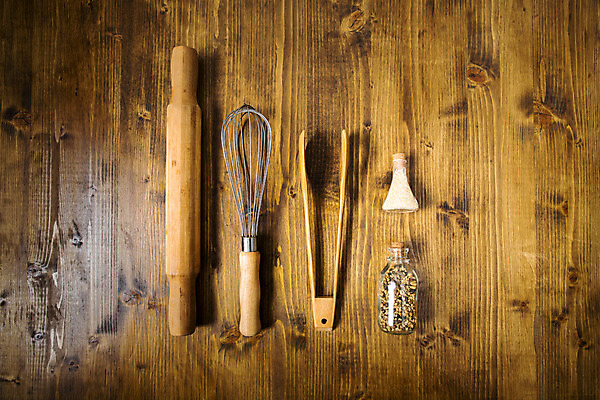 포토 JPG 스튜디오촬영 나무 백그라운드 주방용품 유리병 실내 집게 사람없음 조미료 오브젝트 제빵 제빵도구 국내포토 식물 생활용품 병_용기 내부 제과제빵 향미료 파일형식