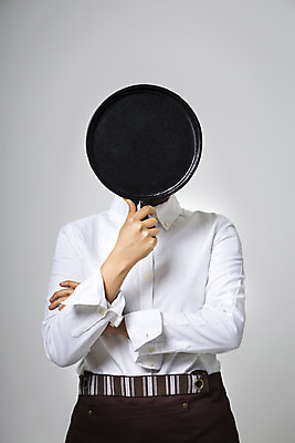 포토 JPG 스튜디오촬영 백그라운드 주방용품 실내 한명 들기 사람 성인 요리사 앞치마 프라이팬 성인만 국내포토 직업 1 생활용품 모션 내부 파일형식