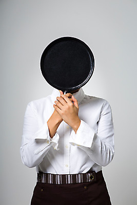 포토 JPG 스튜디오촬영 백그라운드 주방용품 실내 한명 들기 사람 성인 요리사 앞치마 프라이팬 성인만 국내포토 직업 1 생활용품 모션 내부 파일형식