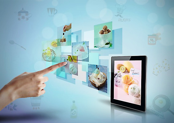 PSD 편집이미지 손 음식 아이스크림 디저트 한손 사람 신체부위 태블릿 가리킴 발전 스마트 합성 편리함 혁명 이미지편집 컨셉 손짓 전자제품 스마트기기 파일형식