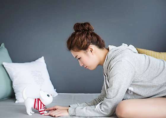 포토 JPG 스튜디오촬영 우먼라이프 라이프스타일 여자 인형 쿠션 모션 휴식 실내 한명 사람 앉기 상반신 성인 옆모습 30대 고양이 한국인 고독 싱글 반려 성인여자한명만 장년만 장년여자만 장년여자한명만 국내포토 1 감정 뷰포인트 컨셉 포유류 동양인 내부 생활 장년 반려동물 여자만 여자한명만 성인여자만 성인만 파일형식