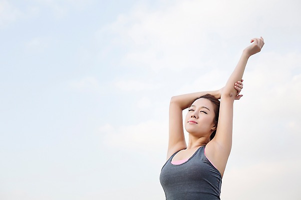 포토 JPG 주간 구름 우먼라이프 라이프스타일 여자 모션 하늘 한명 사람 손짓 상반신 성인 야외 30대 운동복 운동 눈감음 스트레칭 한국인 싱글 기지개 손뻗기 성인여자한명만 장년만 장년여자만 장년여자한명만 국내포토 자연요소 1 옷 건강 동양인 생활 장년 여자만 여자한명만 성인여자만 성인만 파일형식