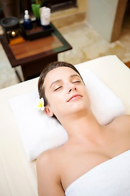 포토 JPG 서양인 외국인 백인 해외기획촬영 우먼라이프 라이프스타일 여자 꽃 휴식 실내 2014년태국 한명 미소 사람 상반신 성인 앞모습 30대 눕기 스파 침대 마사지 편안함 의료성형뷰티 성인여자한명만 장년만 장년여자만 장년여자한명만 국내포토 식물 1 뷰포인트 가구 컨셉 모션 표정 인종 내부 생활 장년 감각 여자만 여자한명만 성인여자만 성인만 파일형식