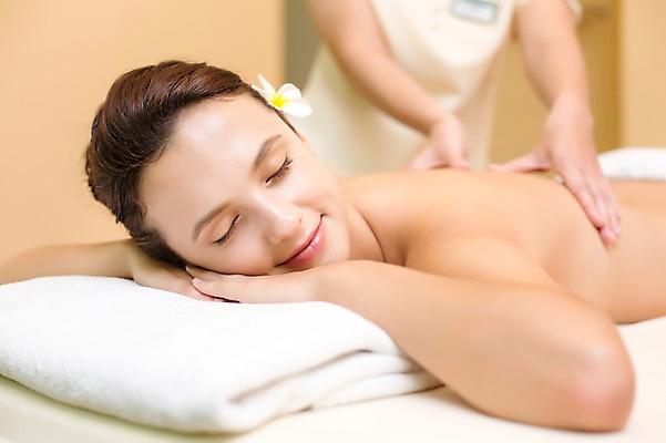 포토 JPG 서양인 외국인 백인 해외기획촬영 우먼라이프 라이프스타일 여자 꽃 휴식 실내 2014년태국 미소 사람 손짓 상반신 성인 두명 옆모습 30대 눈감음 스파 침대 등 마사지 편안함 의료성형뷰티 여자만 성인여자만 장년만 장년여자만 성인만 국내포토 식물 뷰포인트 가구 컨셉 모션 표정 인종 내부 생활 신체부위 장년 감각 파일형식