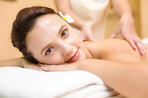 포토 JPG 서양인 외국인 백인 해외기획촬영 우먼라이프 라이프스타일 여자 꽃 엎드리기 휴식 실내 2014년태국 미소 사람 손짓 상반신 성인 두명 옆모습 30대 스파 침대 등 마사지 편안함 의료성형뷰티 여자만 성인여자만 장년만 장년여자만 성인만 국내포토 식물 뷰포인트 가구 컨셉 모션 표정 인종 내부 생활 신체부위 장년 감각 파일형식