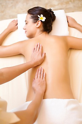 포토 JPG 서양인 외국인 백인 해외기획촬영 우먼라이프 라이프스타일 여자 꽃 엎드리기 휴식 실내 2014년태국 미소 사람 손짓 상반신 성인 두명 신체부위 30대 눈감음 스파 침대 등 마사지 편안함 팔 의료성형뷰티 여자만 성인여자만 장년만 장년여자만 성인만 프랜지파니 국내포토 식물 가구 컨셉 모션 표정 인종 내부 생활 장년 감각 파일형식