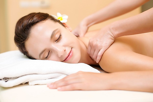 포토 JPG 서양인 외국인 백인 해외기획촬영 우먼라이프 라이프스타일 여자 꽃 엎드리기 휴식 실내 2014년태국 미소 사람 손짓 상반신 성인 두명 옆모습 신체부위 30대 눈감음 스파 침대 마사지 편안함 어깨 팔 의료성형뷰티 여자만 성인여자만 장년만 장년여자만 성인만 국내포토 식물 뷰포인트 가구 컨셉 모션 표정 인종 내부 생활 장년 감각 파일형식