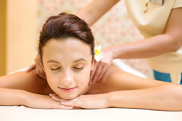 포토 JPG 서양인 외국인 백인 해외기획촬영 우먼라이프 라이프스타일 여자 꽃 엎드리기 휴식 실내 2014년태국 미소 사람 상반신 성인 두명 앞모습 신체부위 30대 눈감음 스파 침대 마사지 편안함 어깨 의료성형뷰티 여자만 성인여자만 장년만 장년여자만 성인만 국내포토 식물 뷰포인트 가구 컨셉 모션 표정 인종 내부 생활 장년 감각 파일형식