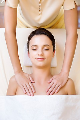 포토 JPG 서양인 외국인 백인 해외기획촬영 우먼라이프 라이프스타일 여자 휴식 실내 2014년태국 미소 사람 손짓 상반신 성인 두명 앞모습 30대 수건 눕기 눈감음 스파 마사지 편안함 가슴 어깨 의료성형뷰티 여자만 성인여자만 장년만 장년여자만 성인만 국내포토 뷰포인트 컨셉 모션 표정 인종 내부 생활 신체부위 장년 위생용품 감각 파일형식