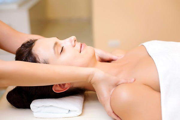 포토 JPG 서양인 외국인 백인 해외기획촬영 우먼라이프 라이프스타일 여자 휴식 실내 2014년태국 미소 사람 상반신 성인 두명 옆모습 신체부위 30대 수건 눕기 눈감음 스파 마사지 편안함 팔 의료성형뷰티 여자만 성인여자만 장년만 장년여자만 성인만 국내포토 뷰포인트 컨셉 모션 표정 인종 내부 생활 장년 위생용품 감각 파일형식