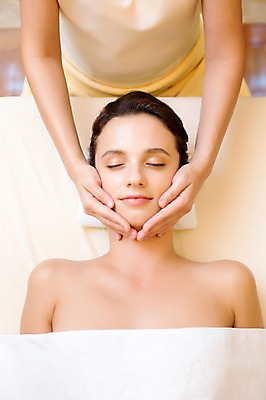 포토 JPG 서양인 외국인 백인 해외기획촬영 우먼라이프 라이프스타일 여자 휴식 실내 2014년태국 미소 사람 손짓 상반신 성인 두명 앞모습 신체부위 30대 수건 눕기 눈감음 스파 침대 마사지 편안함 팔 의료성형뷰티 여자만 성인여자만 장년만 장년여자만 성인만 국내포토 뷰포인트 가구 컨셉 모션 표정 인종 내부 생활 장년 위생용품 감각 파일형식