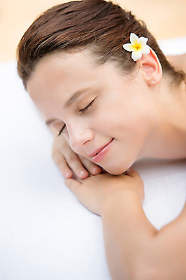 포토 JPG 주간 서양인 외국인 백인 해외기획촬영 우먼라이프 라이프스타일 여자 꽃 엎드리기 휴식 2014년태국 한명 미소 사람 손짓 상반신 성인 야외 옆모습 30대 눈감음 스파 침대 편안함 의료성형뷰티 성인여자한명만 장년만 장년여자만 장년여자한명만 프랜지파니 국내포토 자연요소 식물 1 뷰포인트 가구 컨셉 모션 표정 인종 생활 장년 감각 여자만 여자한명만 성인여자만 성인만 파일형식