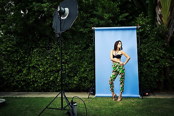 포토 JPG 주간 전신 서양인 외국인 백인 해외기획촬영 우먼라이프 라이프스타일 응시 여자 허리손 모션 조명 2014년태국 한명 서기 사람 손짓 성인 야외 앞모습 30대 비키니 섹시 자신감 풀 숲 유혹 촬영장비 성인여자한명만 장년만 장년여자만 장년여자한명만 국내포토 자연요소 식물 1 시선 수영복 감정 뷰포인트 포즈 컨셉 인종 생활 장년 도구 여자만 여자한명만 성인여자만 성인만 파일형식