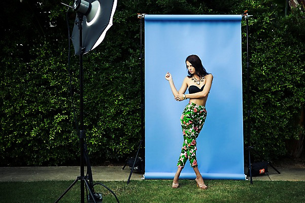 포토 JPG 주간 전신 서양인 외국인 백인 해외기획촬영 우먼라이프 라이프스타일 여자 목걸이 모션 조명 2014년태국 한명 서기 사람 손짓 성인 야외 앞모습 30대 비키니 섹시 다리꼬기 자신감 유혹 촬영장비 성인여자한명만 장년만 장년여자만 장년여자한명만 국내포토 자연요소 1 수영복 감정 뷰포인트 컨셉 장신구 인종 생활 장년 도구 여자만 여자한명만 성인여자만 성인만 파일형식