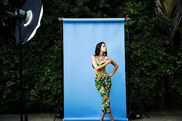 포토 JPG 주간 전신 서양인 외국인 백인 해외기획촬영 우먼라이프 라이프스타일 응시 여자 허리손 모션 조명 2014년태국 한명 서기 사람 손짓 성인 야외 앞모습 30대 비키니 섹시 다리꼬기 자신감 풀 유혹 촬영장비 성인여자한명만 장년만 장년여자만 장년여자한명만 국내포토 자연요소 식물 1 시선 수영복 감정 뷰포인트 포즈 컨셉 인종 생활 장년 도구 여자만 여자한명만 성인여자만 성인만 파일형식