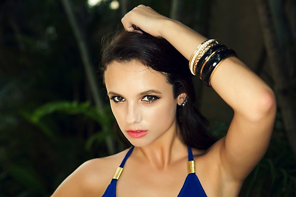 포토 JPG 주간 서양인 외국인 백인 해외기획촬영 우먼라이프 라이프스타일 여자 팔찌 모션 2014년태국 한명 서기 사람 손짓 상반신 성인 야외 앞모습 30대 비키니 섹시 유혹 의료성형뷰티 성인여자한명만 장년만 장년여자만 장년여자한명만 국내포토 자연요소 1 수영복 뷰포인트 컨셉 장신구 인종 생활 장년 여자만 여자한명만 성인여자만 성인만 파일형식