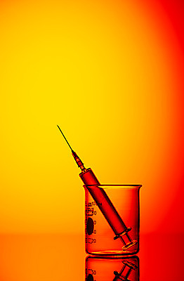 포토 JPG 스튜디오촬영 백그라운드 의학 실험기구 주사기 사람없음 치료 약 오브젝트 비커 국내포토 과학 의료기기 실내 파일형식