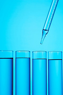 포토 JPG 스튜디오촬영 백그라운드 의학 실험기구 사람없음 치료 스포이트 오브젝트 메스실린더 국내포토 과학 실내 피펫 파일형식