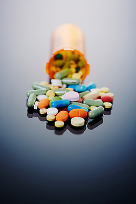 포토 JPG 스튜디오촬영 백그라운드 의학 통 사람없음 아웃포커스 치료 알약 약 오브젝트 국내포토 촬영기법 실내 파일형식