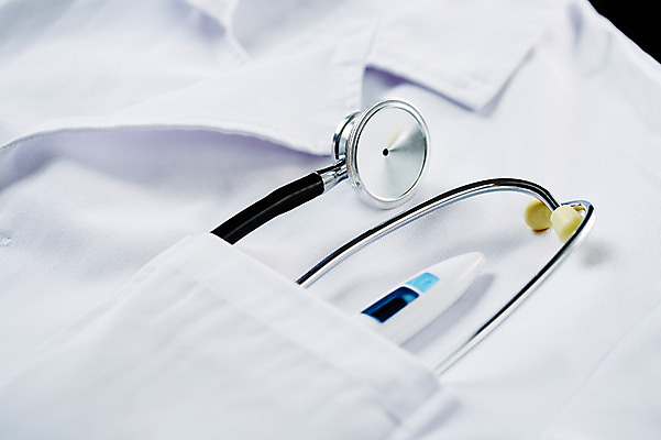 포토 JPG 스튜디오촬영 백그라운드 의학 청진기 사람없음 치료 가운 의사가운 오브젝트 국내포토 옷 의료기기 실내 의사 파일형식