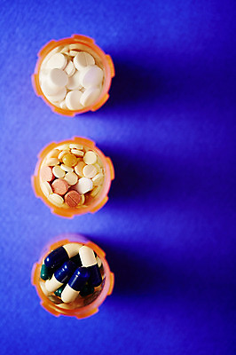 포토 JPG 스튜디오촬영 백그라운드 의학 통 사람없음 치료 하이앵글 알약 약 오브젝트 국내포토 뷰포인트 실내 파일형식