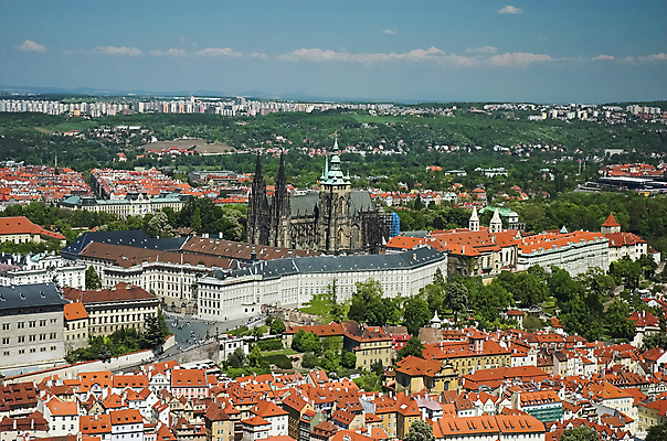 포토 JPG 해외이미지 나무 유럽 여행 잎 오렌지 건축양식 하늘 지붕 거리 주택 사람없음 건물 초록색 파란색 성당 교회 탑 수확 도시 중세 역사 중앙 복고 정사각형 체코 프라하 타운 동쪽 스카이라인 공화국 바실리카 보헤미아 옛날 해외202004 해외포토 도형 식물 건축물 건축 나라 컬러 농업 과일 종교건축 방향 파일형식 이미지허브
