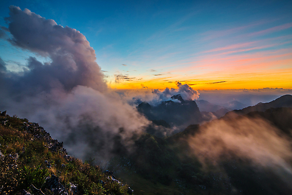 포토 JPG 해외이미지 나무 구름 계절 야생동물 여행 백그라운드 태국 자연 하늘 아침 날씨 휴가 산 풍경 사람없음 야외 빨간색 여름 빛 햇빛 태양 일출 환경 맑음 일몰 새벽 저녁 숲 장면 천국 내추럴 해외202004 해외포토 주간 자연요소 식물 동물 아시아 컬러 노을 야간 생태계 파일형식 이미지허브